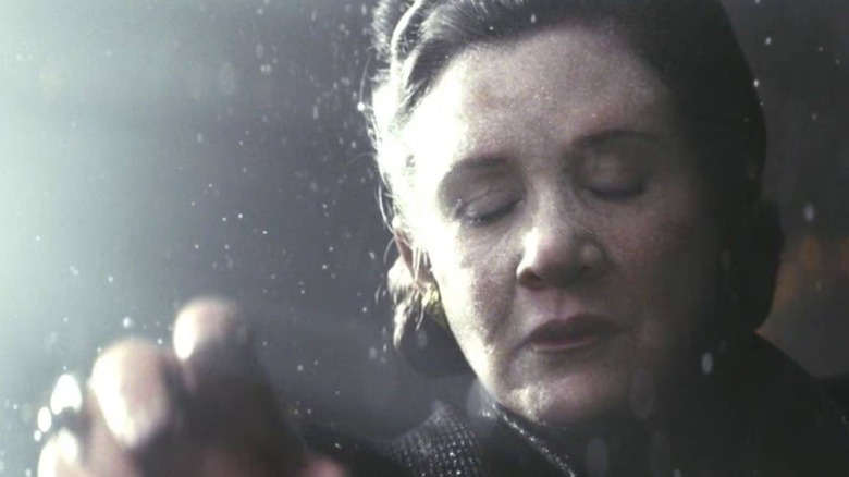 Leia frozen in space in "Star Wars: Episode VIII - The Last Jedi"