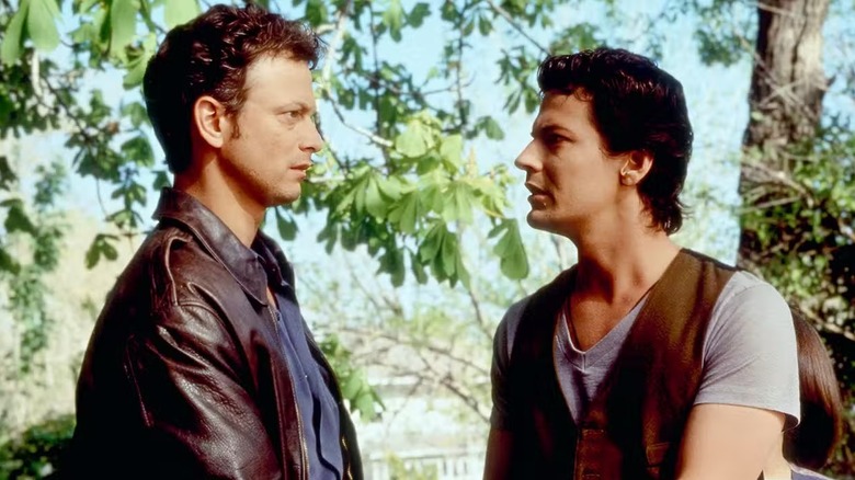 Stu and Larry discuss events while standing by a tree in "The Stand" (1994)