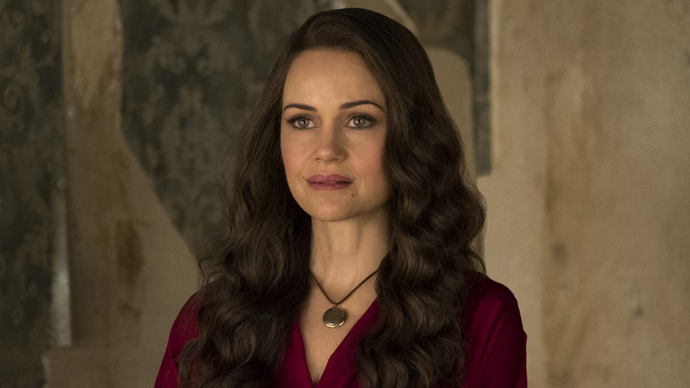 Olivia Craine in a red outfit on "The Haunting of Hill House" (2018)