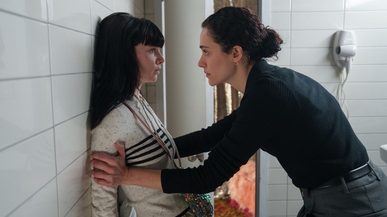 Alice talking to two other detectives in Furious