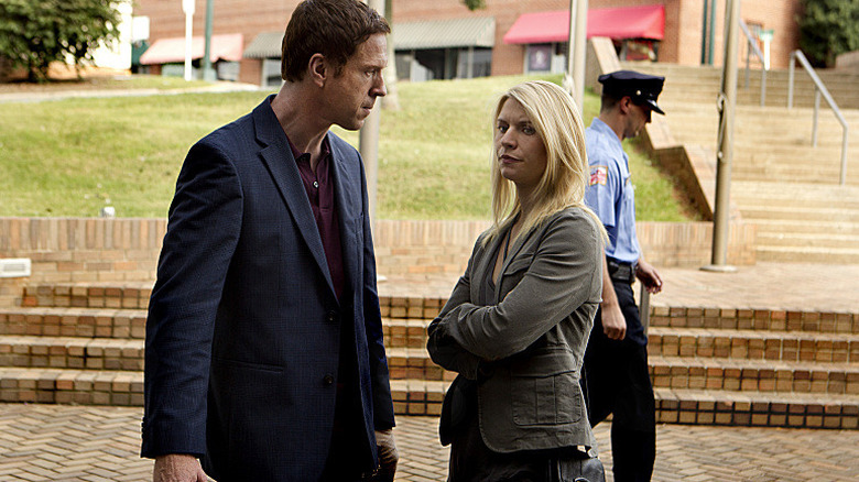 Brody looks at Carrie as she looks away in Homeland (2011)