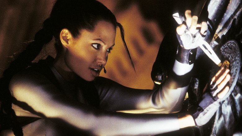 Lara Croft digging out a trinket in a tight time crunch in "Lara Croft: Tomb Raider – The Cradle of Life"