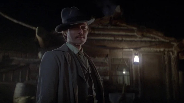 Nathan D. Champion prepares for a shootout in Heaven's Gate (1980)