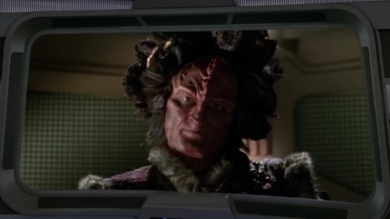 Culluh, a Kazon warrior, in a monitor on Star Trek: Voyager