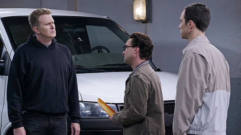 Michael Rapaport talking to Leonard and Sheldon in a parking garage on The Big Bang Theory