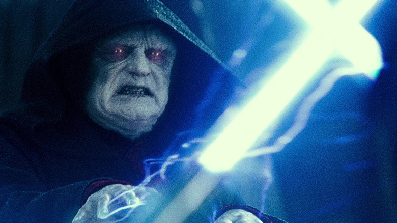 Palpatine shooting out lightning in Star Wars: The Rise of Skywalker (2019)