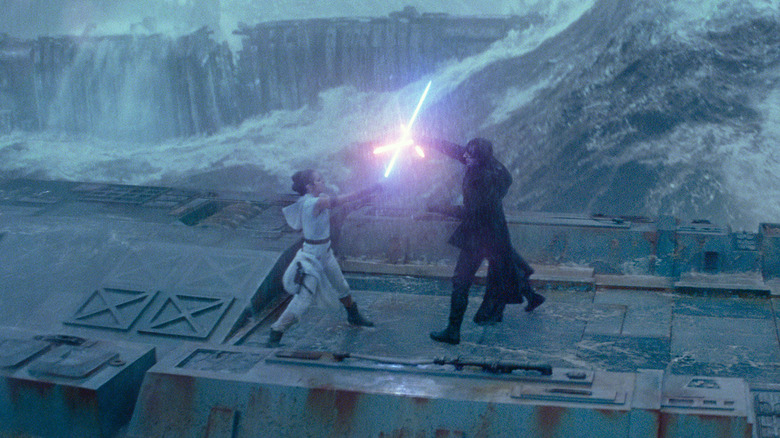 Rey and Kylo Ren having a lightsaber duel in in Star Wars: The Rise of Skywalker (2019)