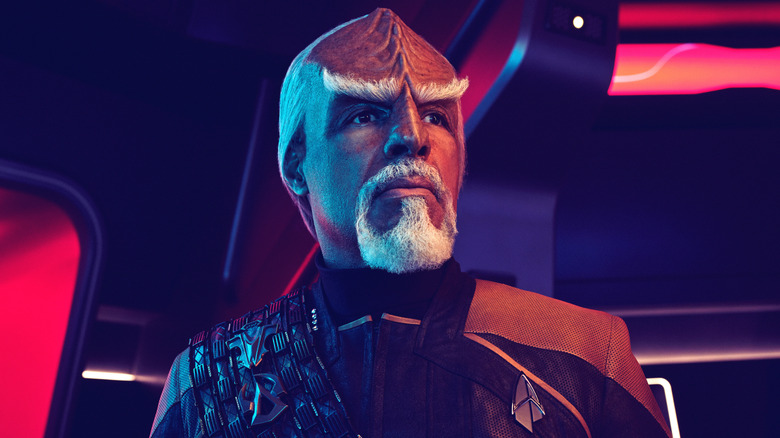 An aging Worf on the bridge on "Star Trek: Picard" (2020-2023)
