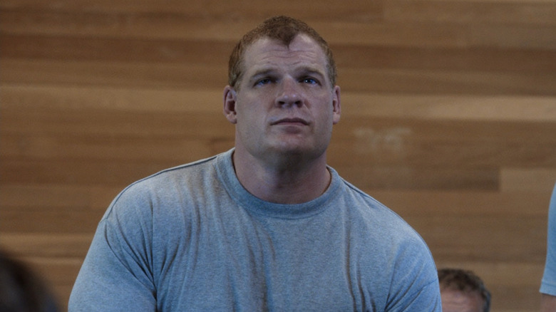 Lt. Cronin in a gray T-shirt in "Countdown" (2016)