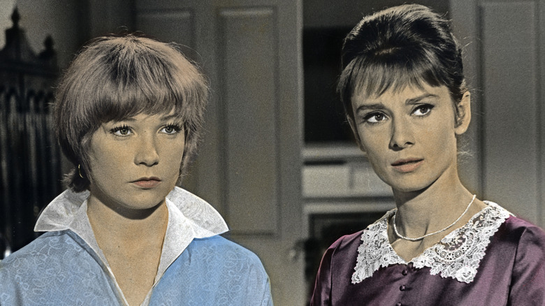Karen Wright standing next to Martha Dobie in The Children's Hour (1961)