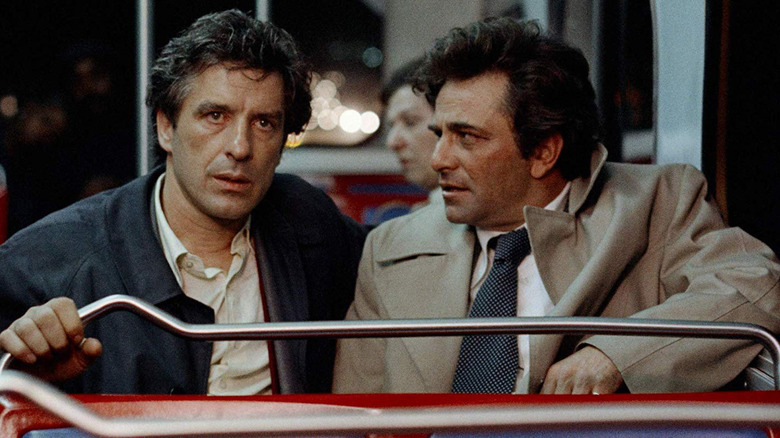 Mikey and Nicky sit on a bus in Mikey and Nicky (1976)