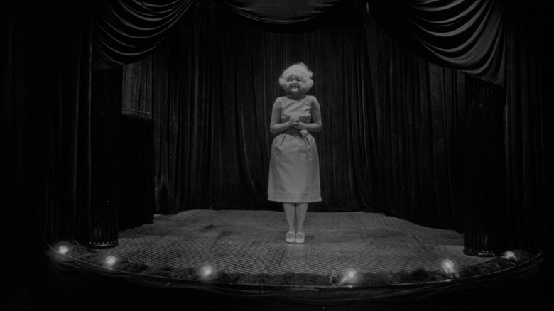 Lady in the radiator singing in Eraserhead (1977)