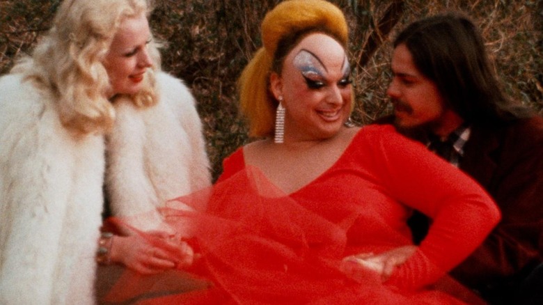 Divine with two people in "Pink Flamingos"