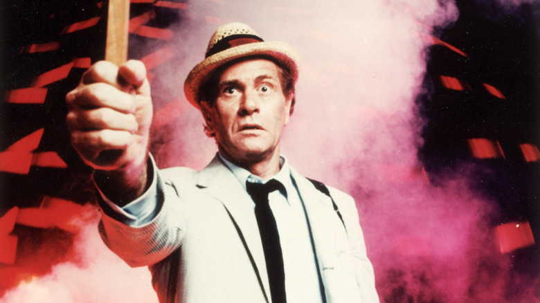 Kolchak holds up a cross