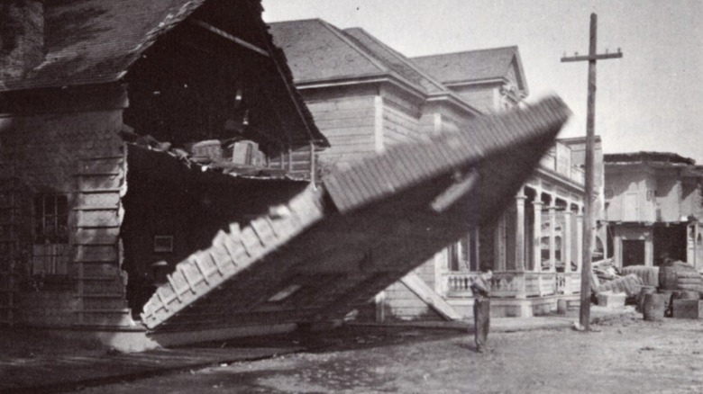 Buster Keaton in Steamboat Bill Jr.