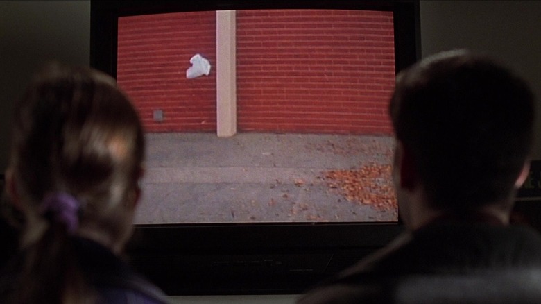 Jane and Ricky watch a video of a plastic bag in "American Beauty" (1999)