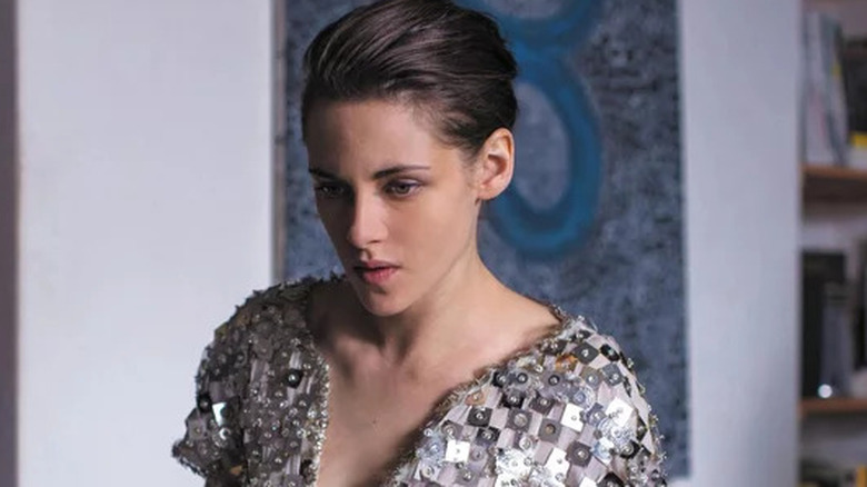 Kristen Stewart buttons up dress