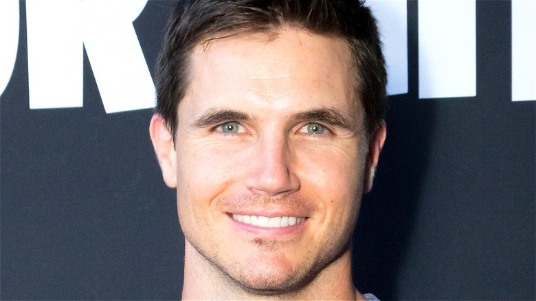 Robbie Amell posing for photo