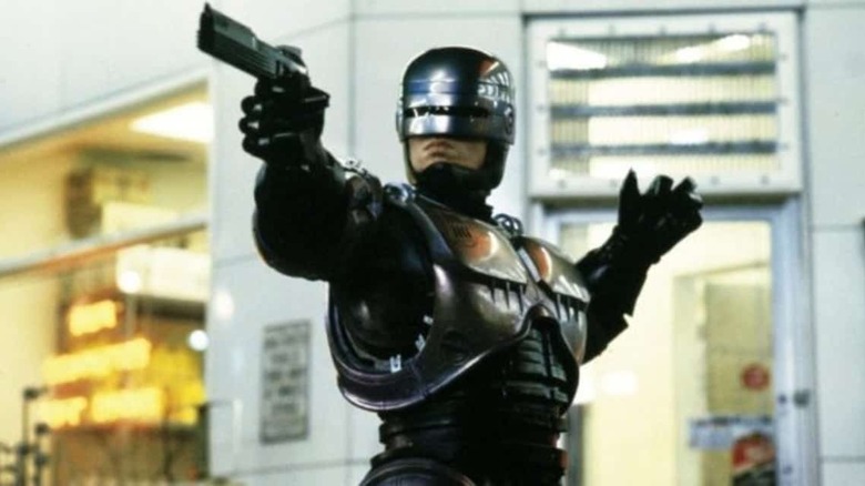 Peter Weller takes stance to shoot