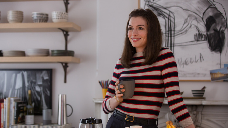 Jules Ostin sipping on her drink in "The Intern"