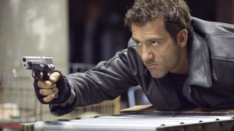 Clive Owen fires gun