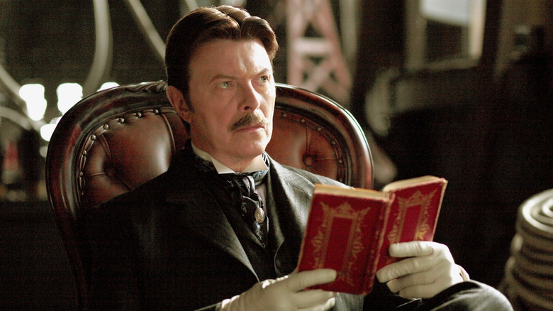 Tesla reading in The Prestige (2006)