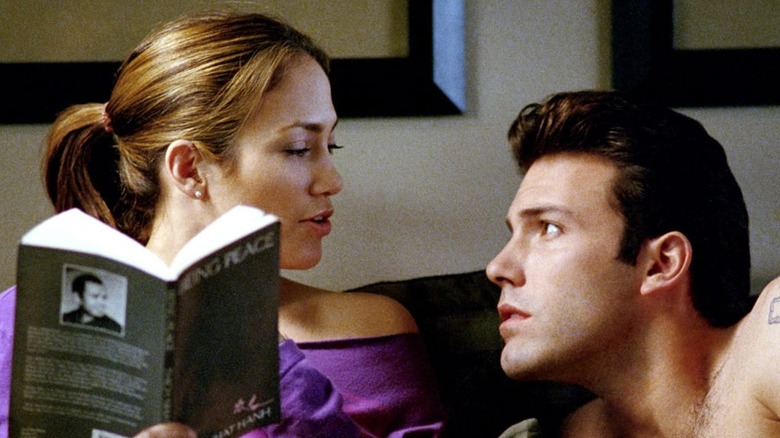 Jennifer Lopez reads to Ben Affleck in bed