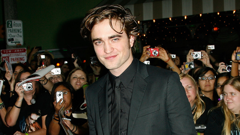 Robert Pattinson smiling at Twilight premiere (2008)
