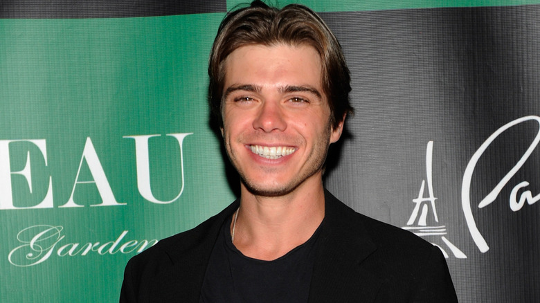 Matthew Lawrence smiling at a red carpet event