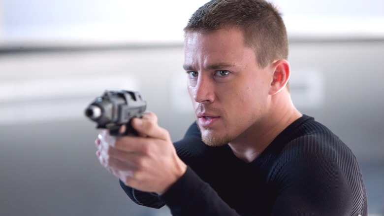 Duke points a weapon in "G.I. Joe: The Rise of Cobra" (2009)