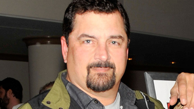 Carl Ciarfalio poses on the red carpet