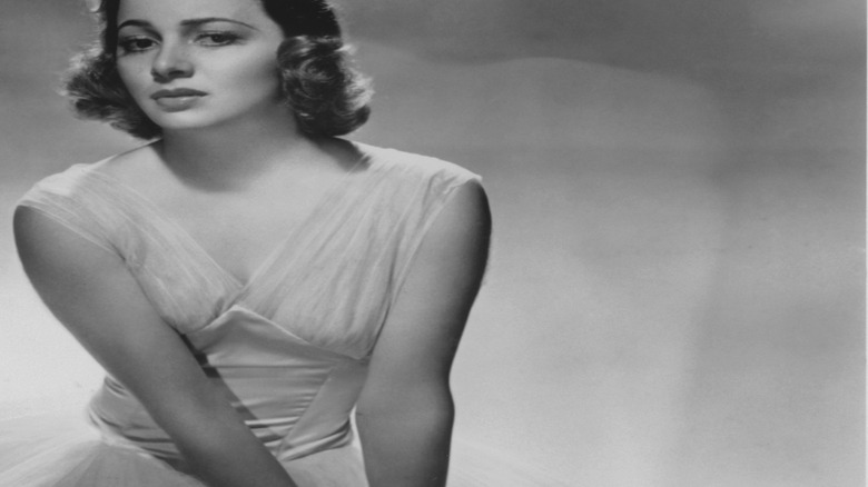 Olivia De Havilland looking worried