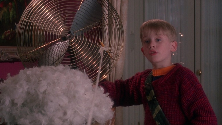 Kevin facing wet bandits