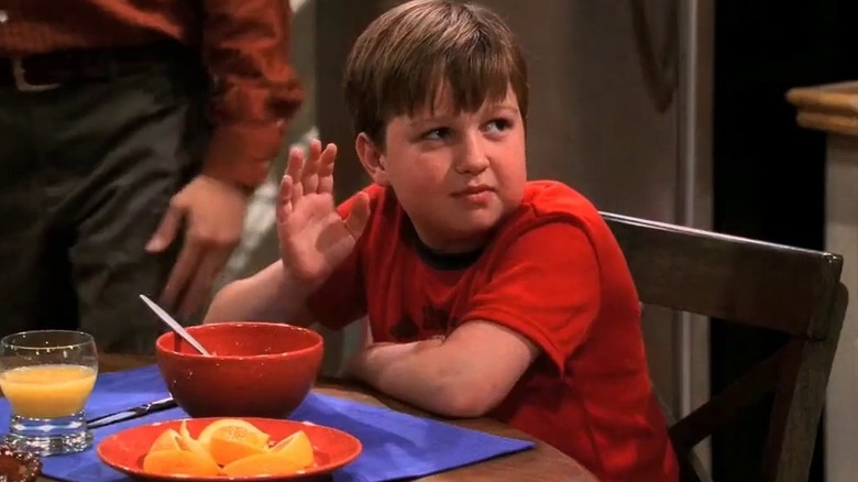 Jake sitting at the kitchen table waving in Two and a Half Men (2003)