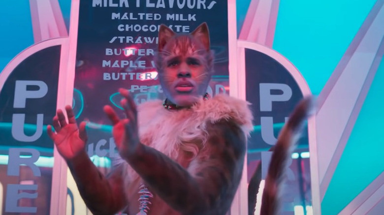 Derulo sings in "Cats"