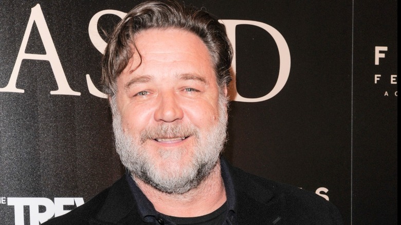Russell Crowe smiling red carpet