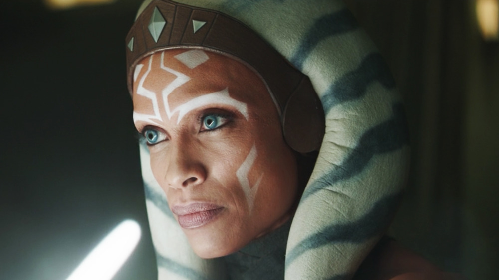 Ahsoka Tano draws her white lightsabers on The Mandalorian