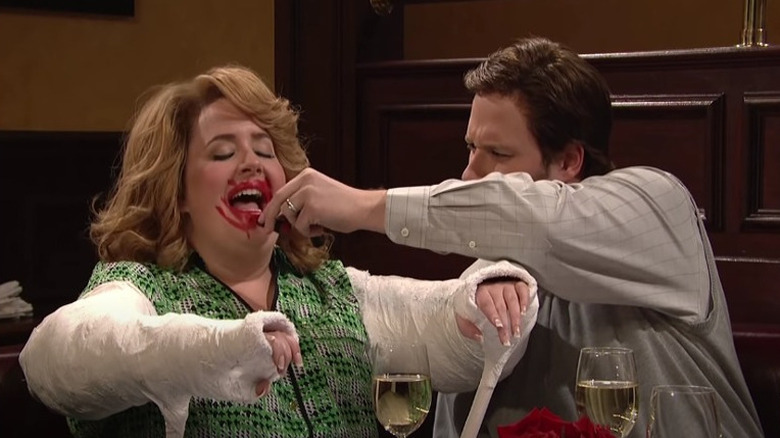 Aidy Bryant broken arms