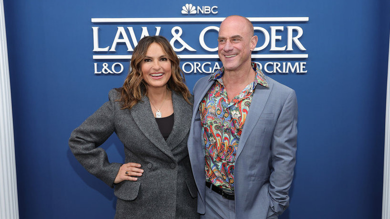 Christopher Meloni and Mariska Hargitay posing together