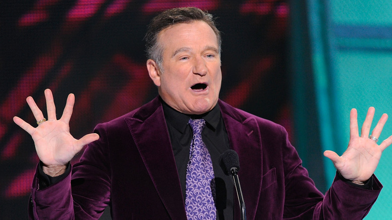 Robin Williams talking on stage