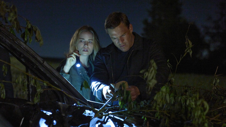 Roscoe and Jack Reacher investigating car