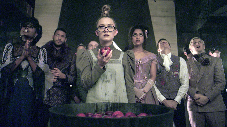 A coven gathers in "American Horror Story: Apocalypse"