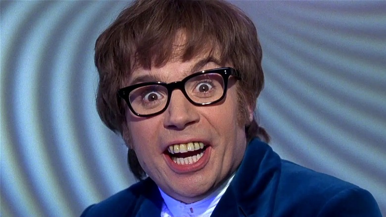 Austin Powers smiling at the camera in Austin Powers: International Man of Mystery