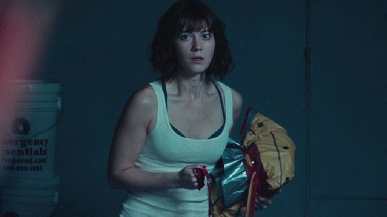 Michelle holding a bag in "10 Cloverfield Lane" (2016)