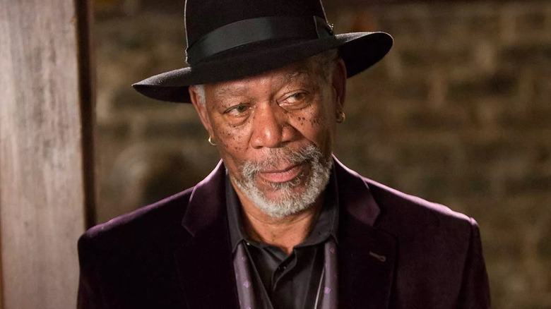 Thaddeus holding a playing card in Now You See Me