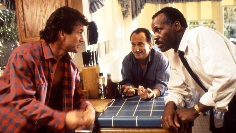 Riggs and Murtaugh talk to Leo Getz in 'Lethal Weapon 2' (1989)
