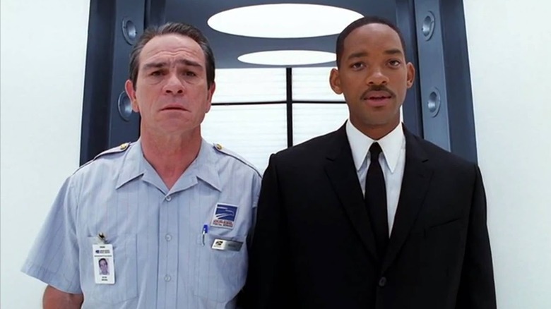 Agents K and J entering the Men in Black facility in Men in Black II