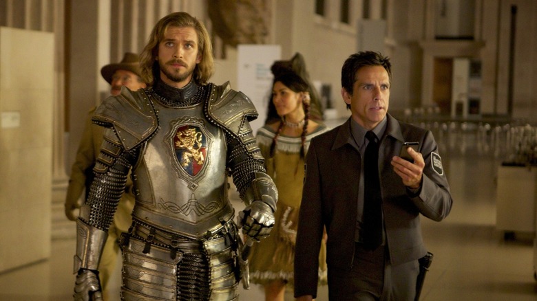Sir Lancelot and Larry walking around the British Museum in Night at the Museum: Secret of the Tomb (2014)