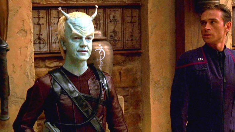 Shran stands next to Trip Tucker in Star Trek: Enterprise (2001 - 2005)