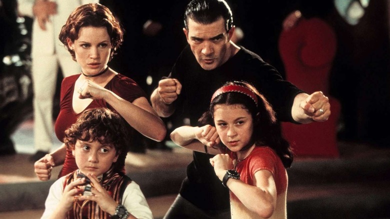The main Spy Kids characters all ready for a fight (2001)